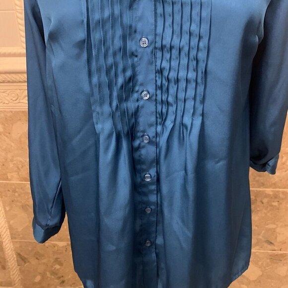 White Stag. Size XL (16/18). Pin Tucks. Long Sleeve. Roll Tab Cuff. B95. - Picture 3 of 7